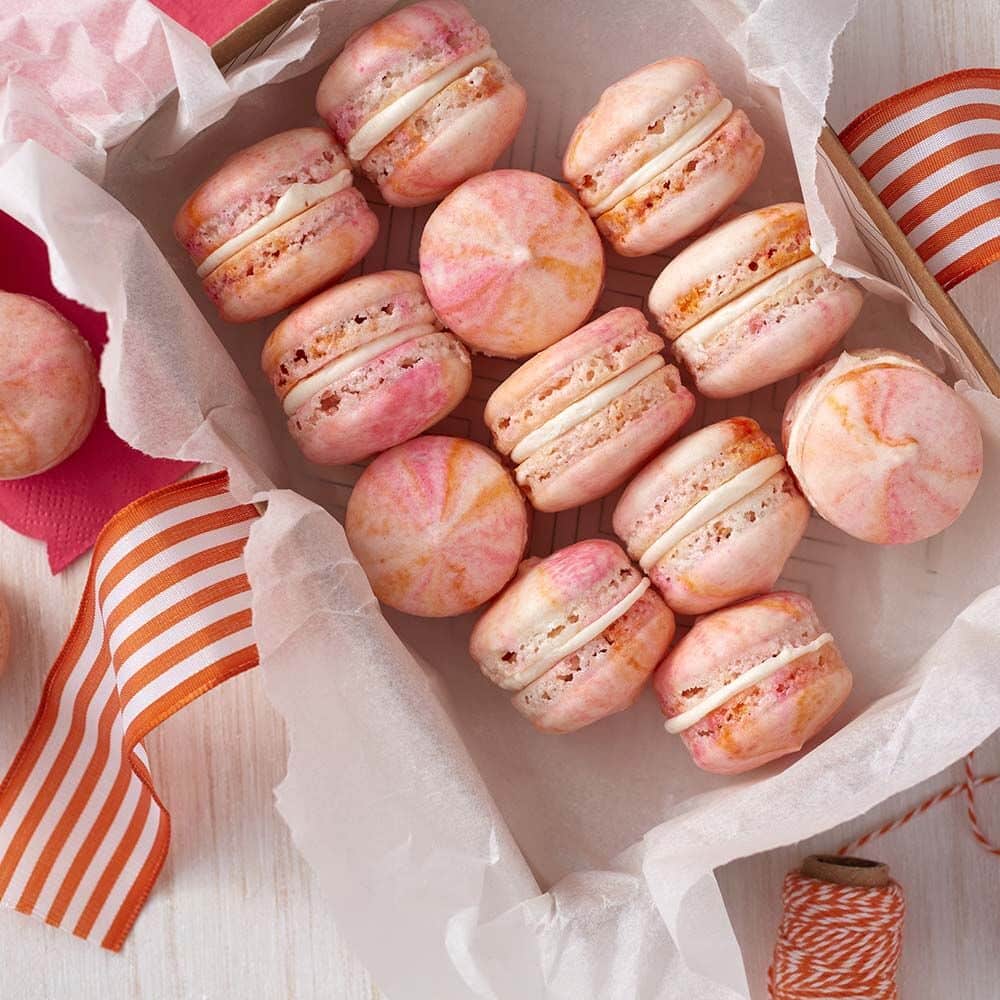 pink-marbled-french-macarons