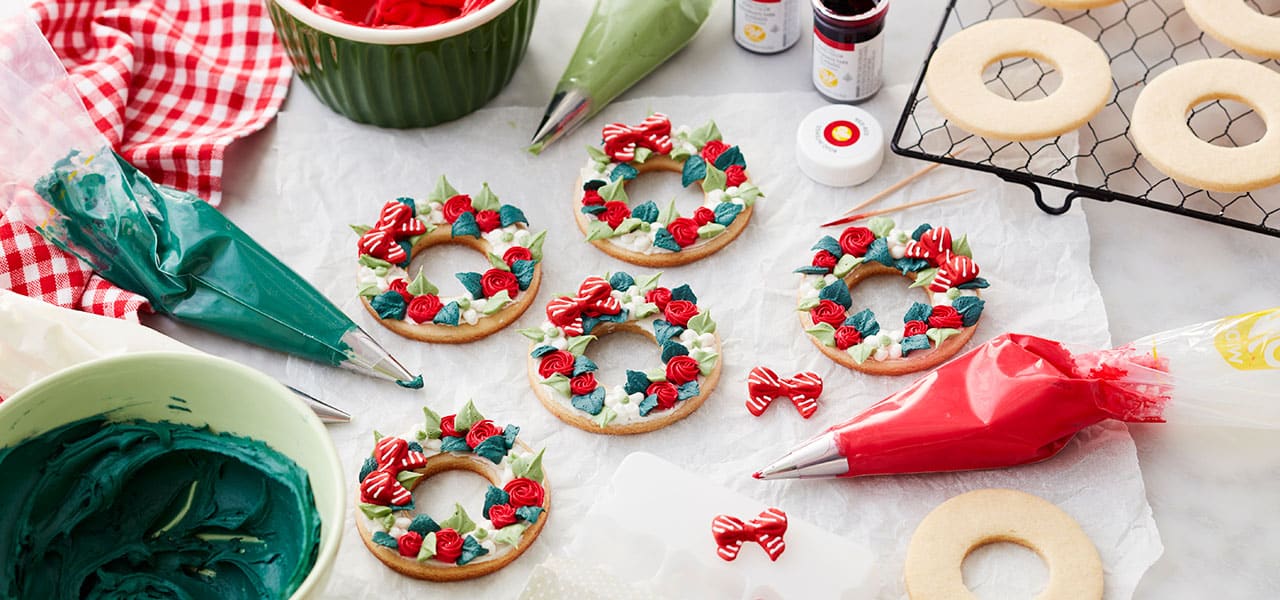 decorated-christmas-wreath-cookies A Collection of Decorated Christmas Wreath Cookies