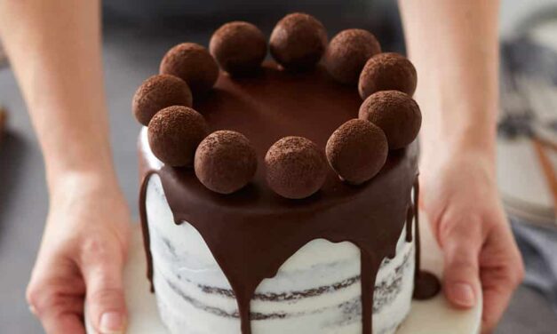 Easy Chocolate Ganache Icing