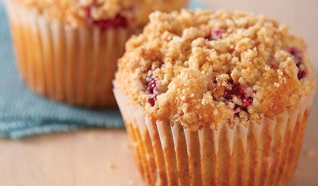raspberries-muffins raspberry muffins
