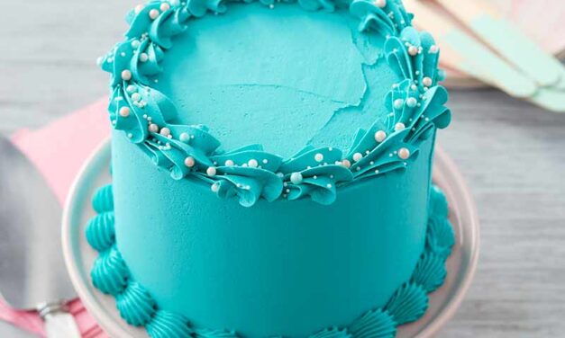 How to Pipe a Buttercream Shell Border