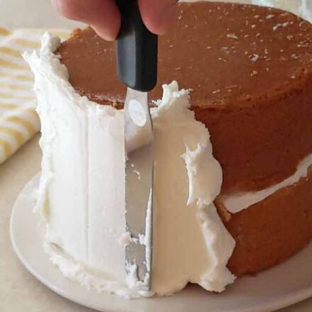 frosting cake with crusting buttercream frosting