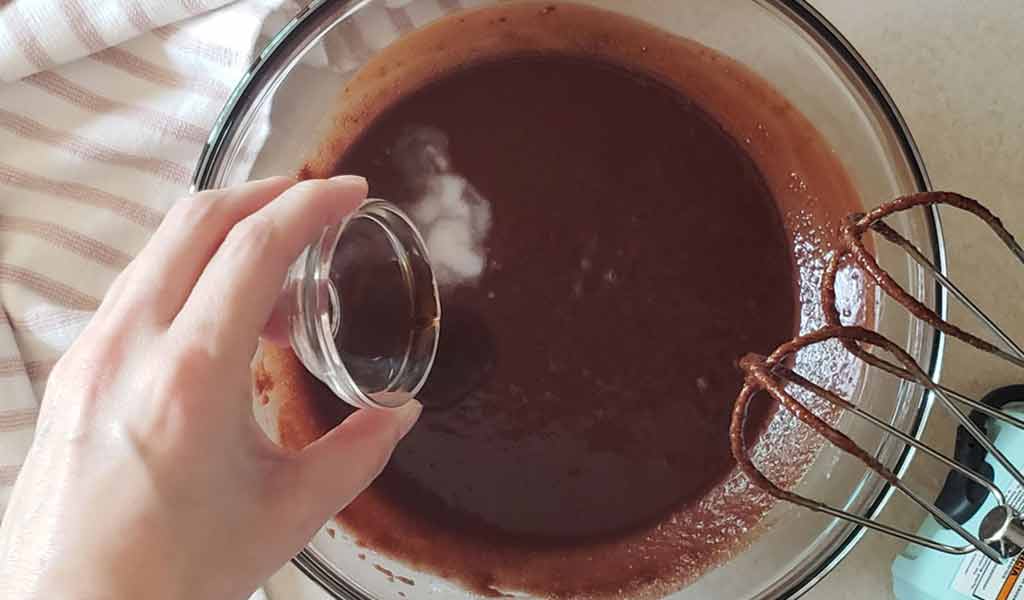 vegan-chocolate-cake-step-9