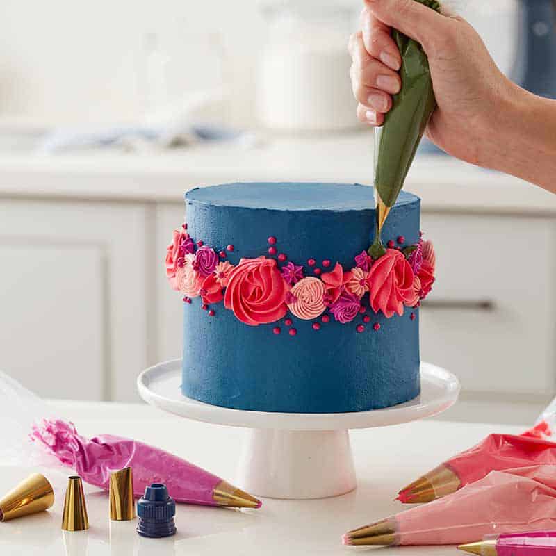 18 32 1M crown-of-flowers-cake