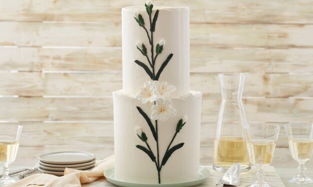 Wedding Cake Guide: How to Bake and Cut Wedding Cakes