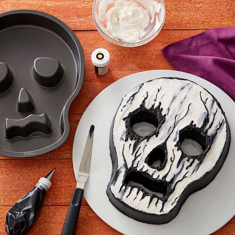 Skull-Cake-02 creepy skull shaped cake