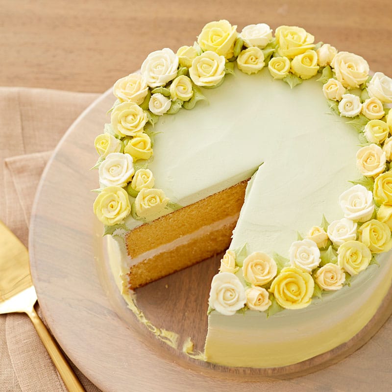 How to pipe buttercream roses feature