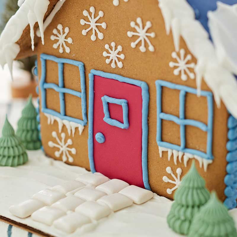 gingerbread-house-windows-and-doors