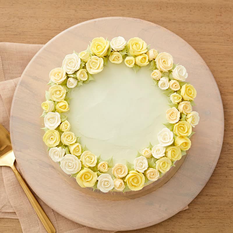 yellow-buttercream-rose-cake