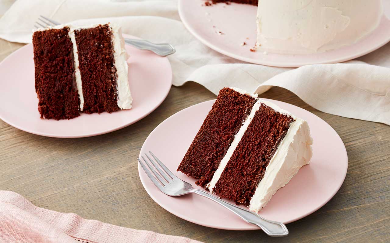 chocolate-chocolate-cake-with-vanilla-buttercream