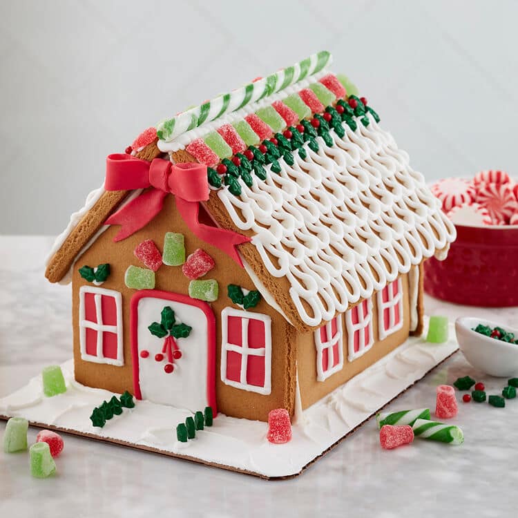 dressed-for-the-holidays-gingerbread-house