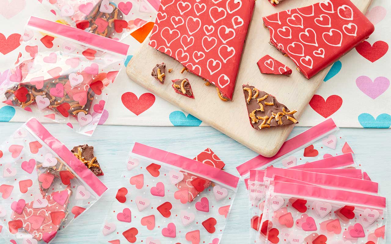 chocolate-bark-with-heart-designs