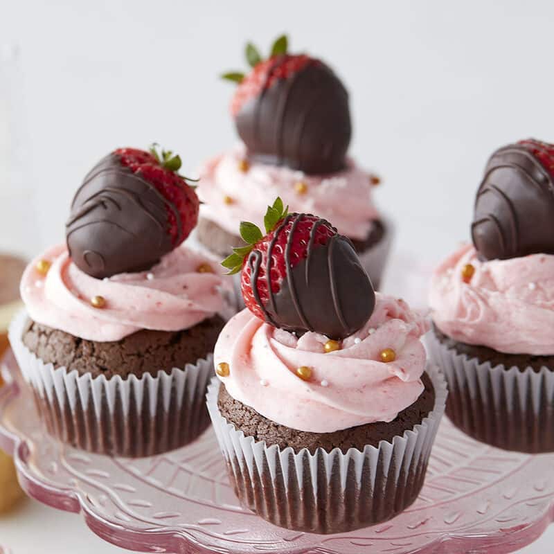 chocolate-covered-strawberry-cupcakes-recipe chocolate-covered-strawberry-cupcakes